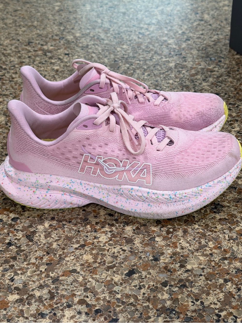 Hoka Mach 6 Pink Twilight Lemonade W7.5